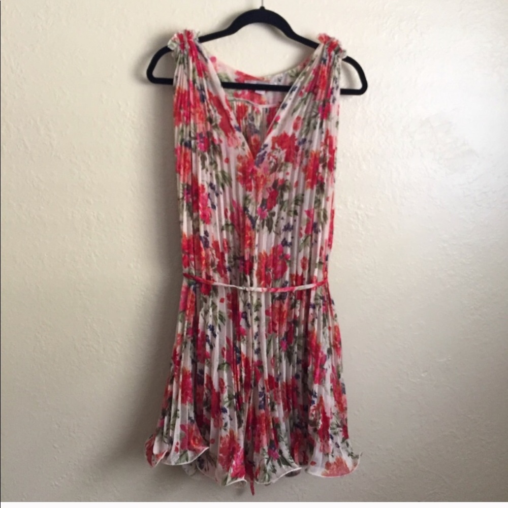 NWOT 🌷 Pleated Dress - Picture 2 of 4